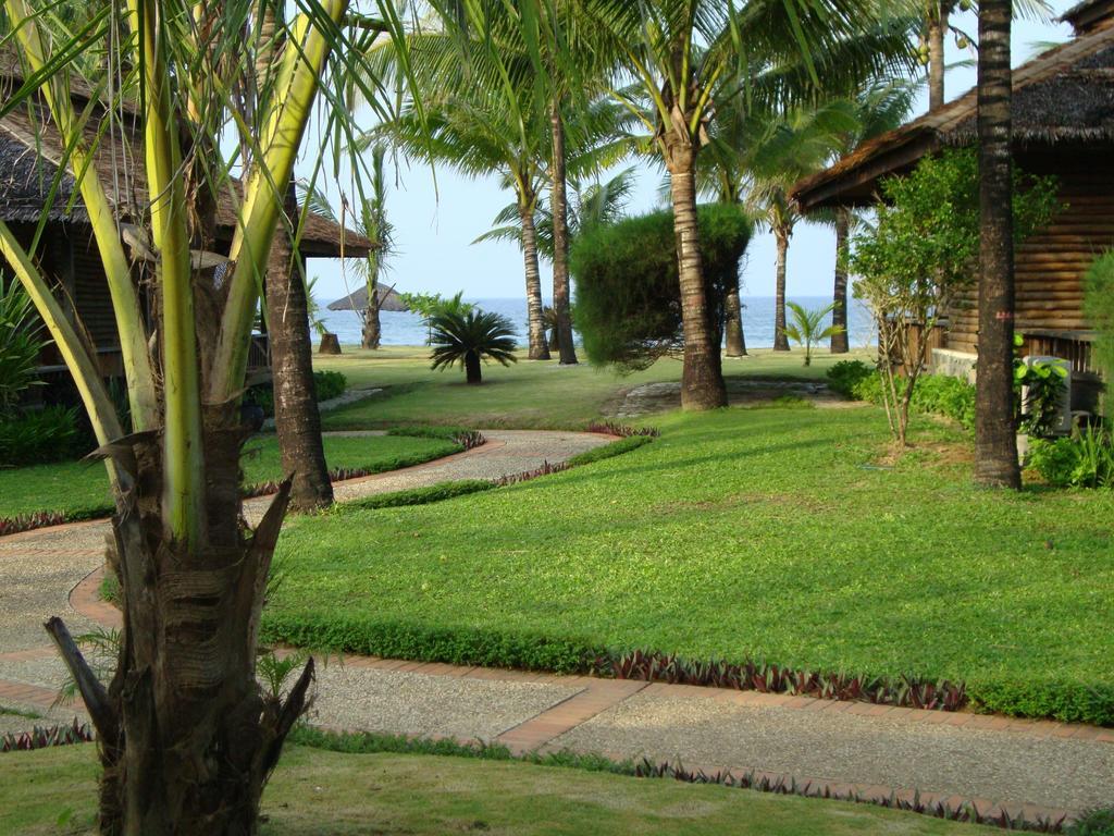 Sunny Paradise Resort Ngwesaung Exterior photo